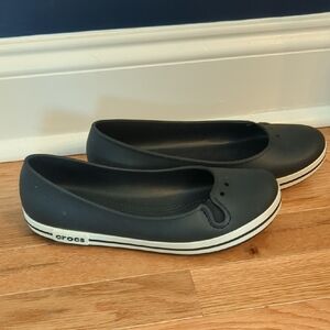 Crocs Crocband Flat shoes in black, featuring a slip-on ballet flat design
